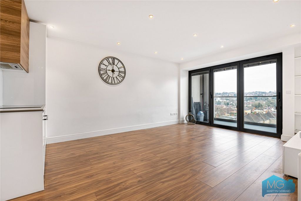 Property photo 2 of 22 Picture No. 21