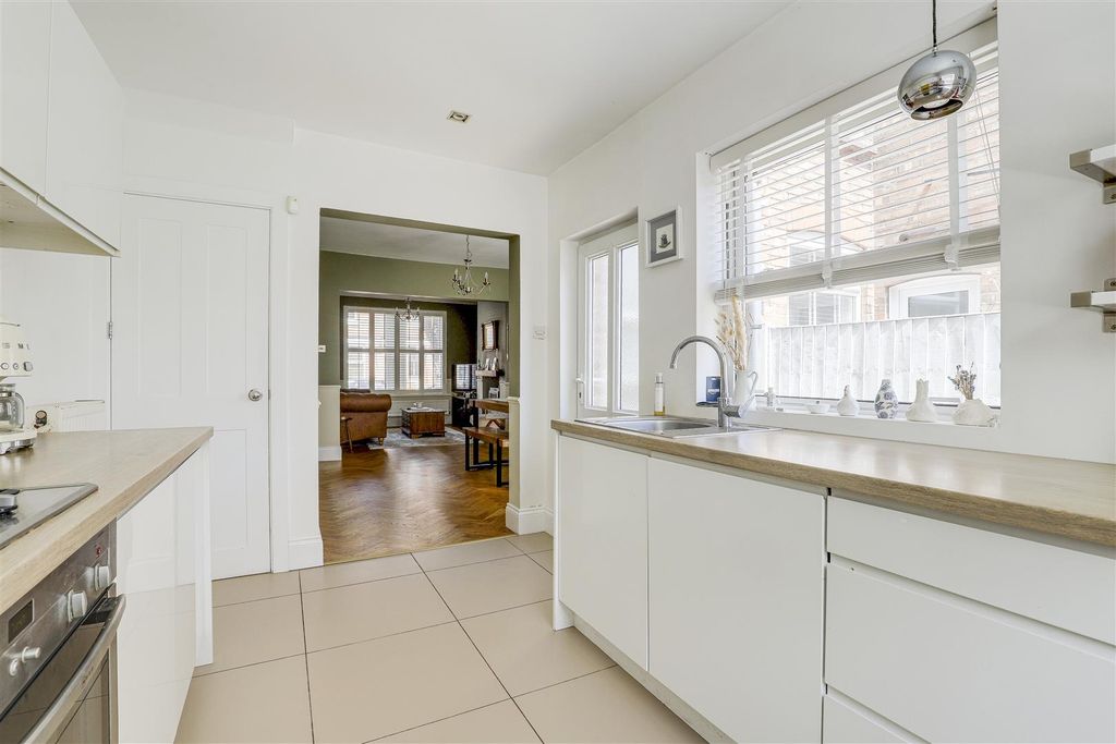 Property photo 3 of 22 8471.Jpg