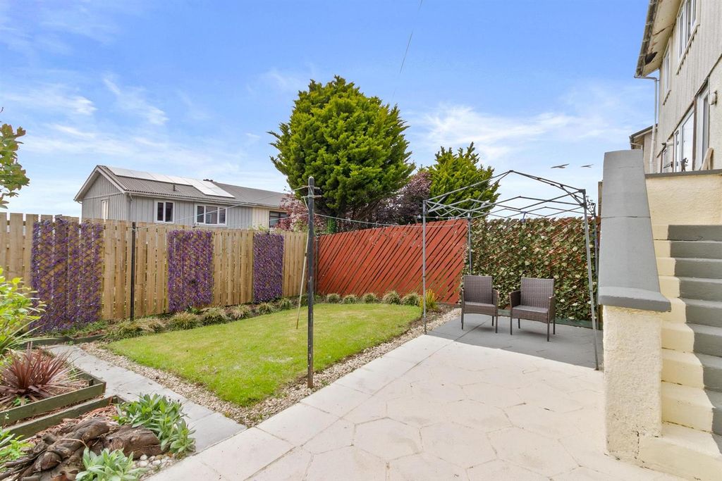 Property photo 2 of 26