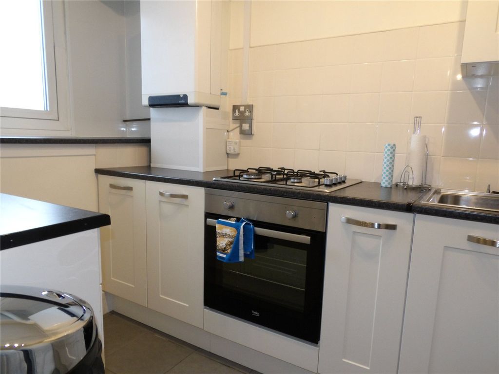 Property photo 2 of 9 Kitchen