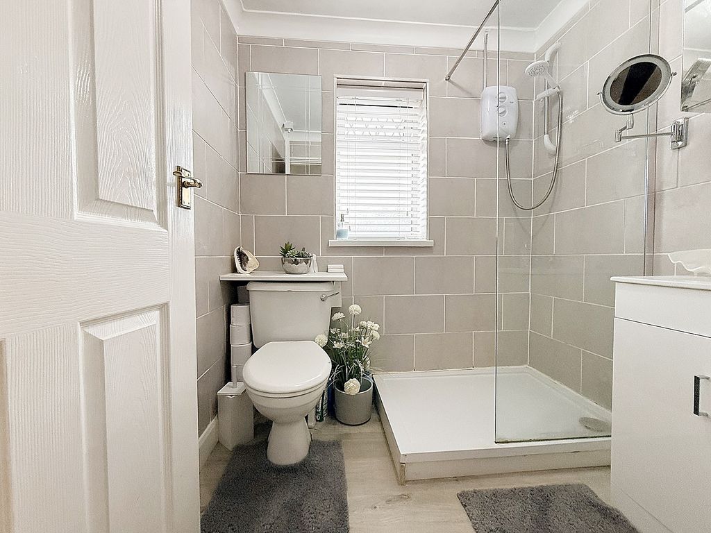 Property photo 2 of 19 Shower Room