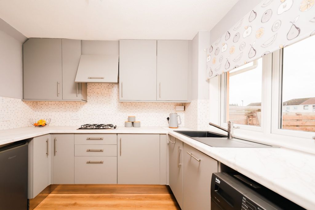 Property photo 3 of 29 Kitchen