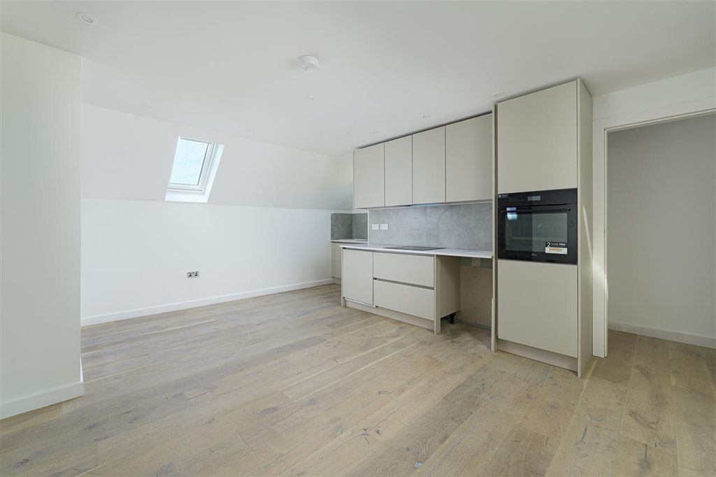 Additional image 25 of 6 bed detached house to rentFarnham House, Merton Lane, Canterbury CT4