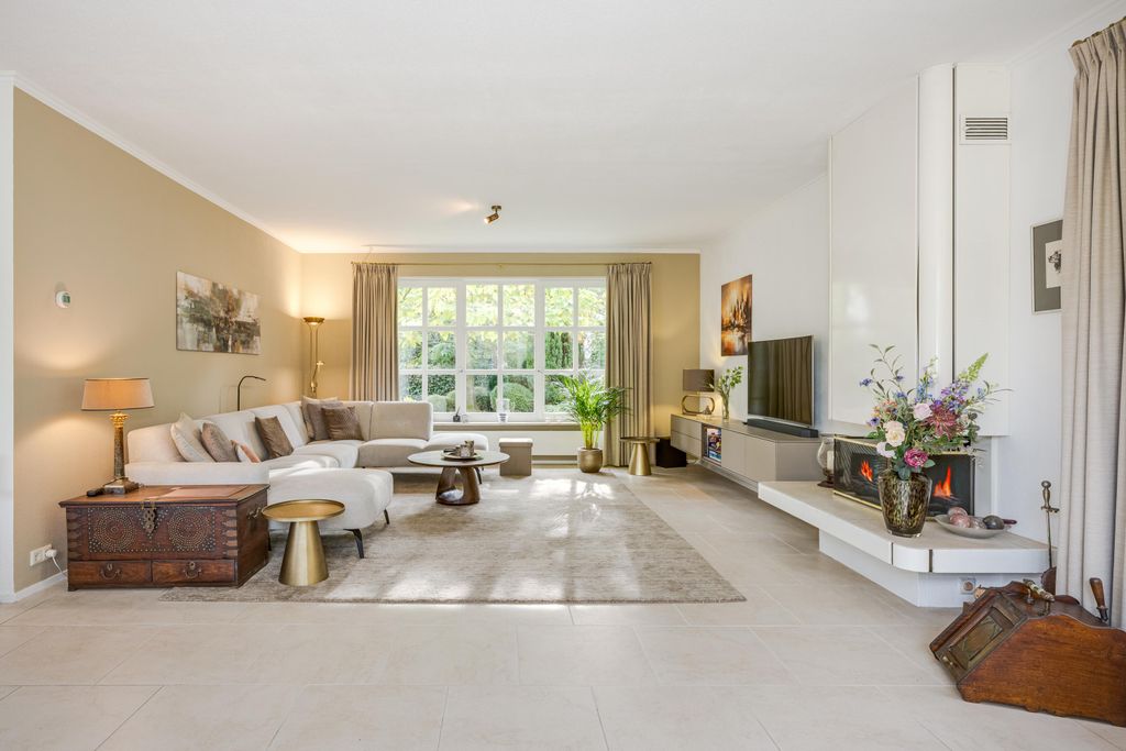 Property photo 2 of 53