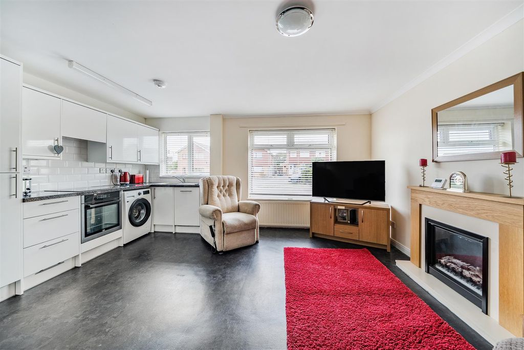Property photo 2 of 10 Lounge/Kitchen/Diner