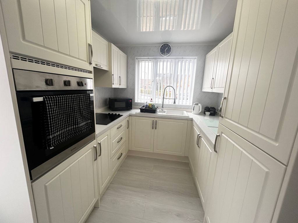 Property photo 2 of 11 Kitchen