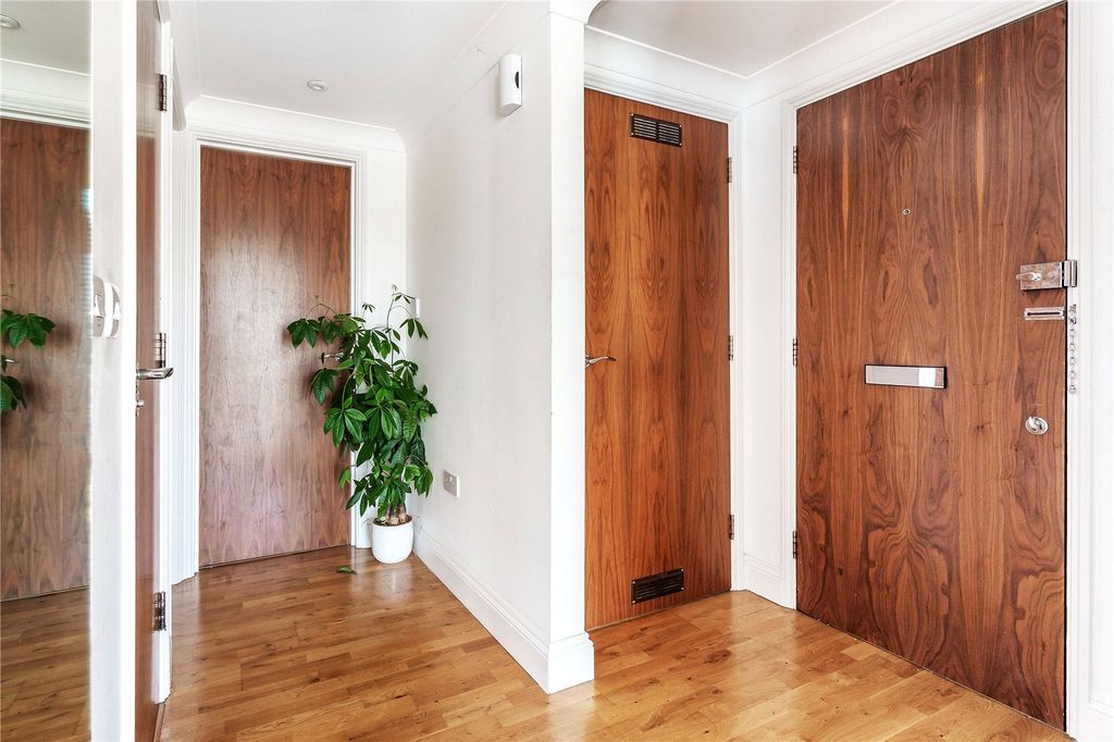 2 bed flat for saleWalnut Tree Close, Guildford, Surrey GU1 photo 5