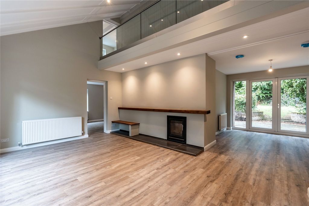 Property photo 2 of 27 Picture No. 33