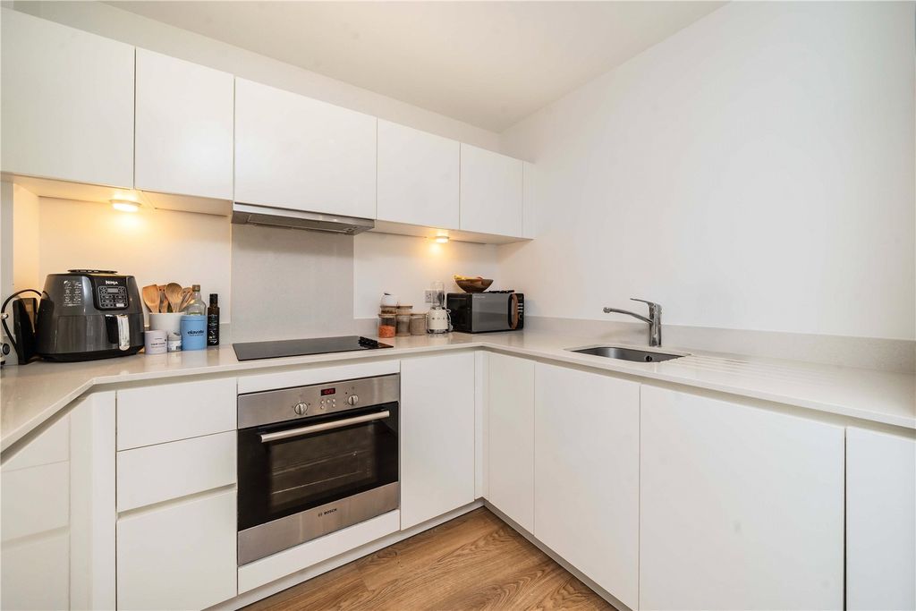 Property photo 3 of 10 Kitchen