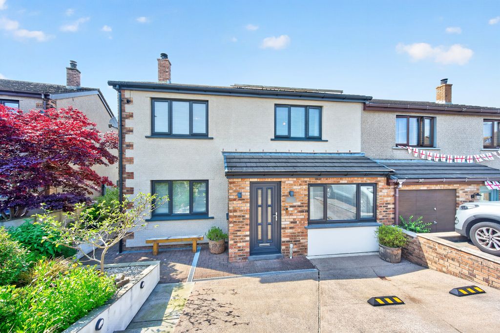 Property photo 1 of 17 Outside