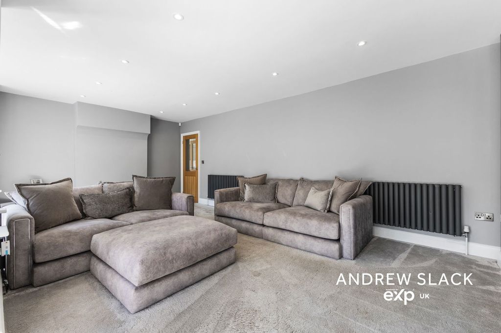 Property photo 3 of 48