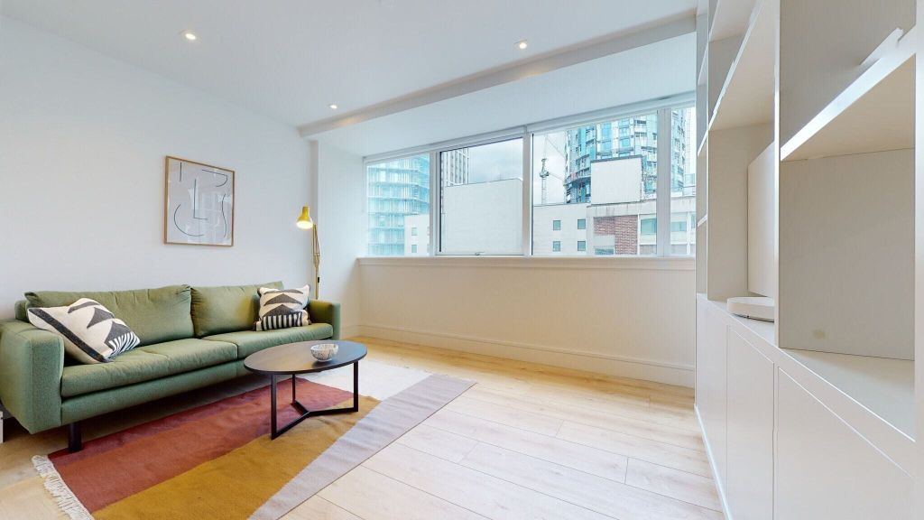 Property photo 1 of 18 Living Room