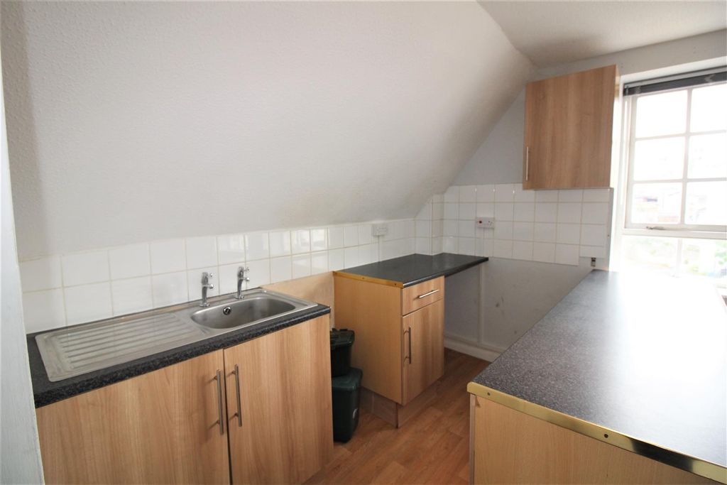 Property photo 3 of 6 Kitchen