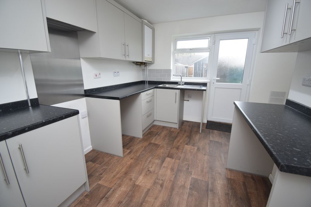 Property photo 3 of 7 Kitchen