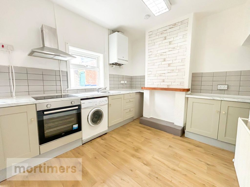 Property photo 2 of 14 Kitchen
