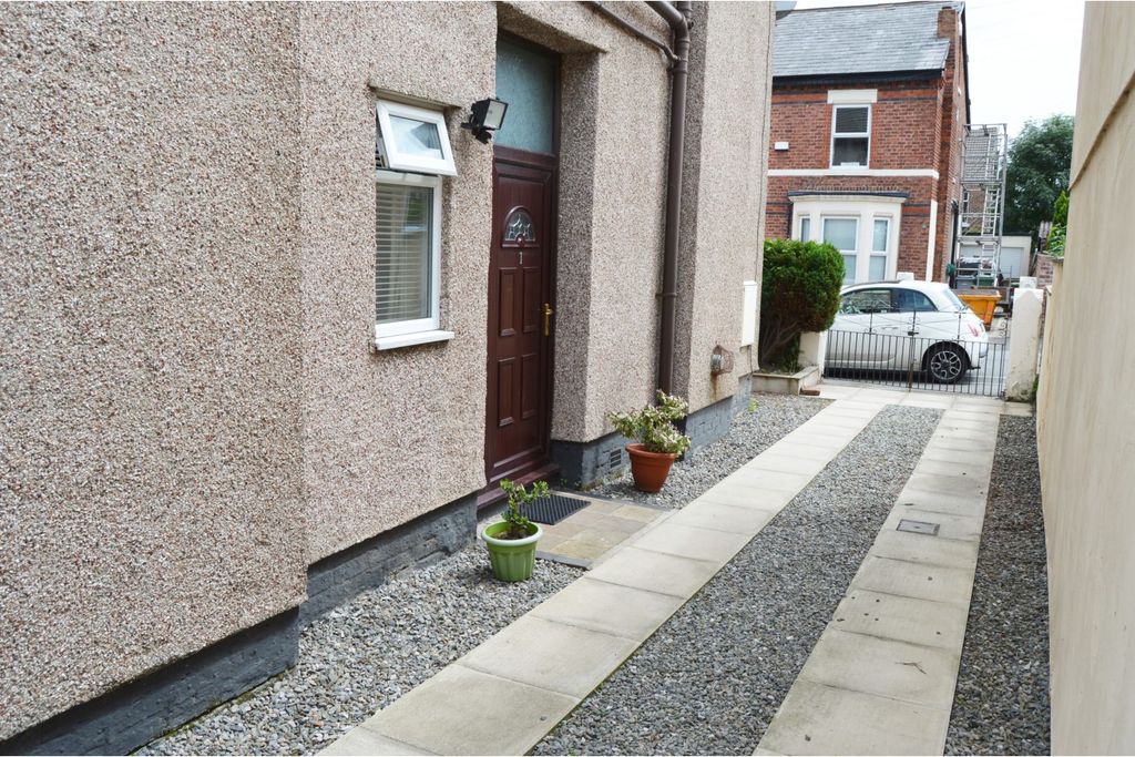 Property photo 3 of 16 Driveway