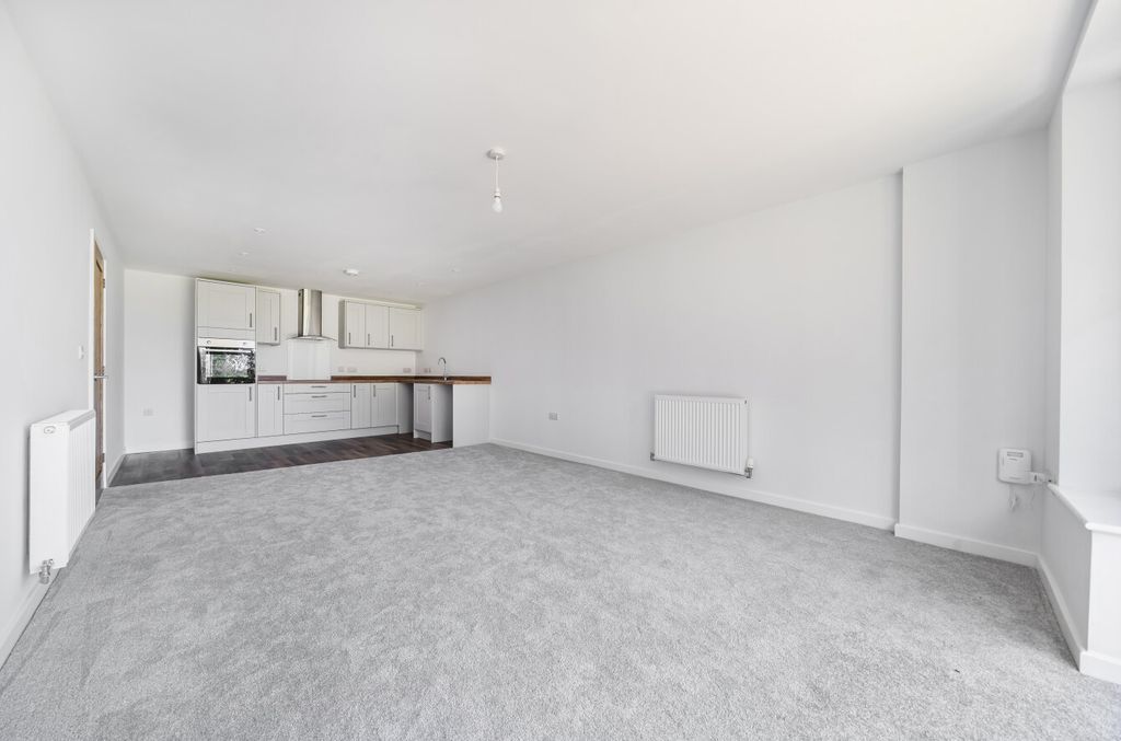 Property photo 3 of 21 1348869-16-68Bea6...