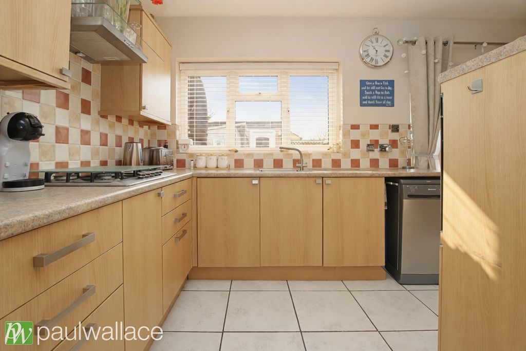 Property photo 3 of 13 Kitchen