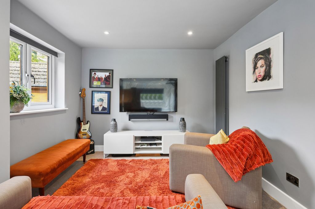 Property photo 3 of 25 Sitting Room