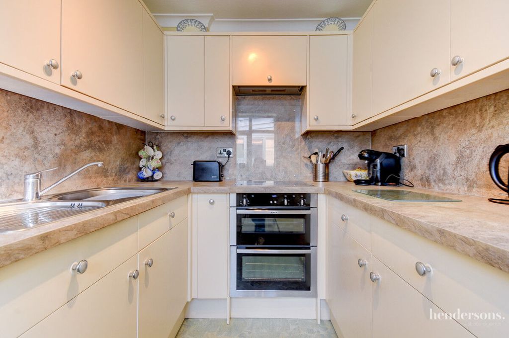 Property photo 3 of 23