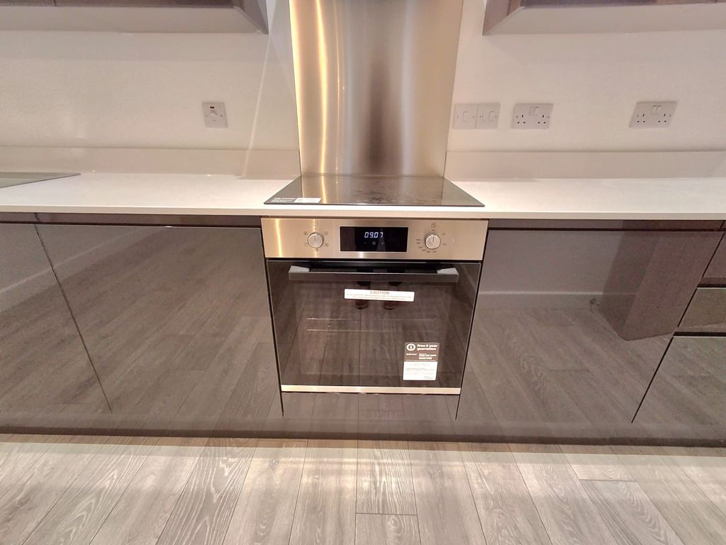 Property photo 2 of 8 Kicthen