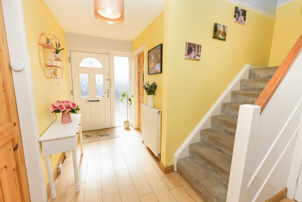 Property photo 2 of 22 Hallway