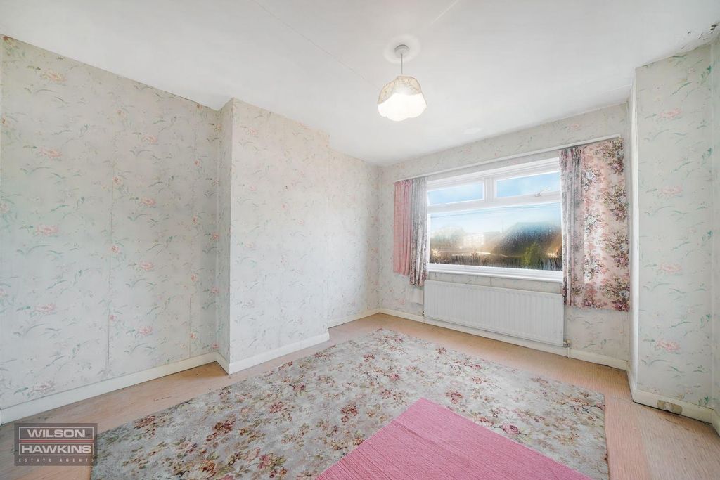 Property photo 3 of 14 33 Broadfields - 3Khf2Reaeznuudafauv5.Jpg