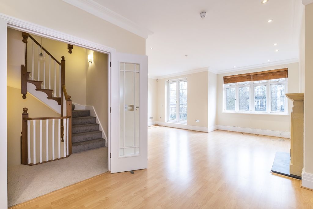 Property photo 3 of 14 Whitcombe-Mews-007