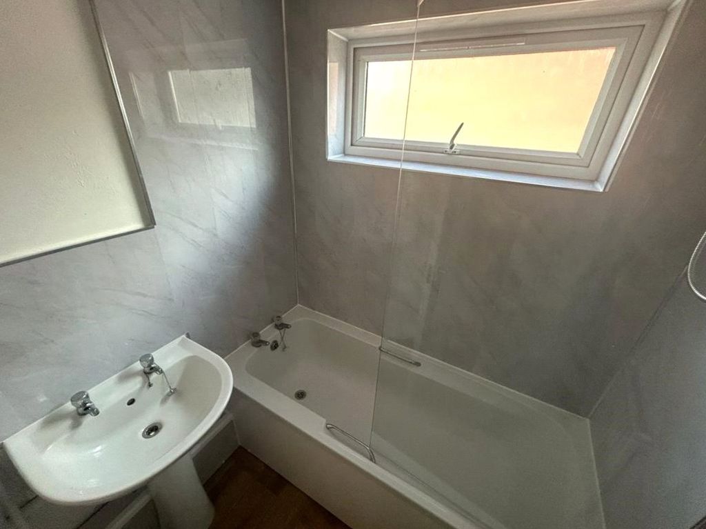 Property photo 3 of 8 Bathroom