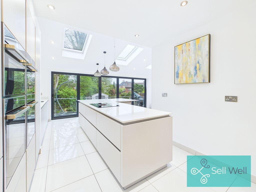 Property photo 3 of 33 Kitchen