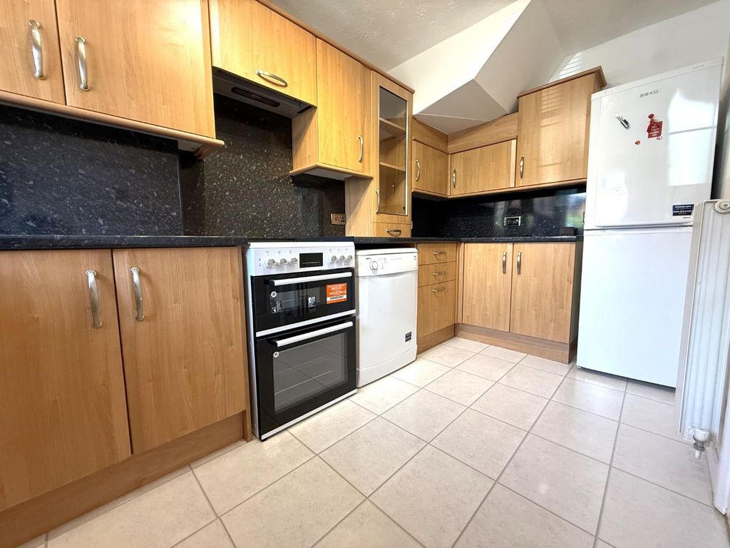 Property photo 3 of 17 Kitchen
