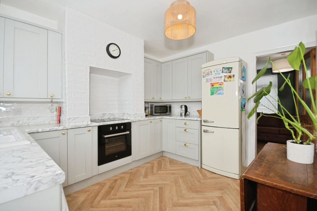 Property photo 2 of 20 Pbox-Img.Jpg