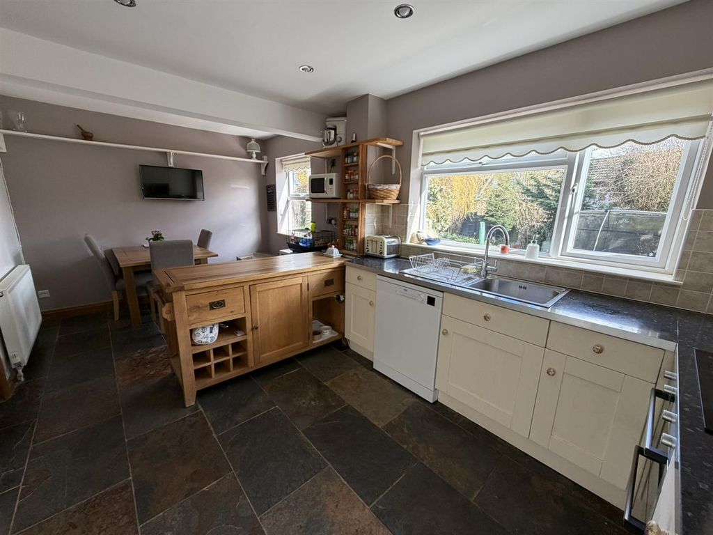 Additional image 7 of 4 bed property for saleConiston Close, Daventry NN11