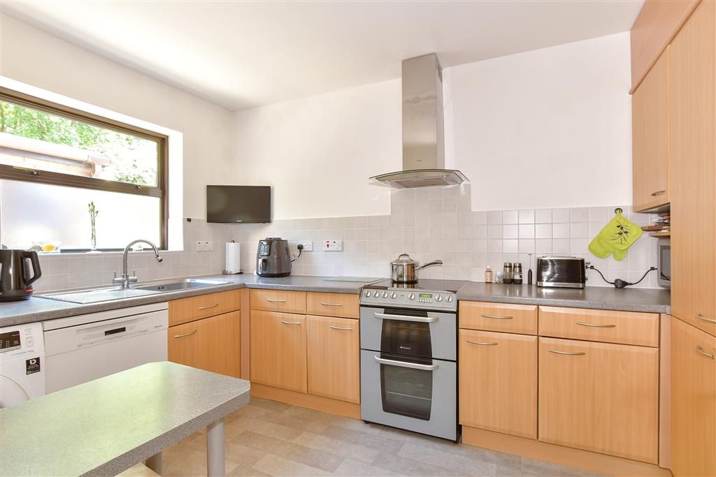 Property photo 1 of 9 Kitchen