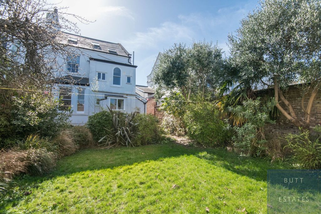 Property photo 3 of 9