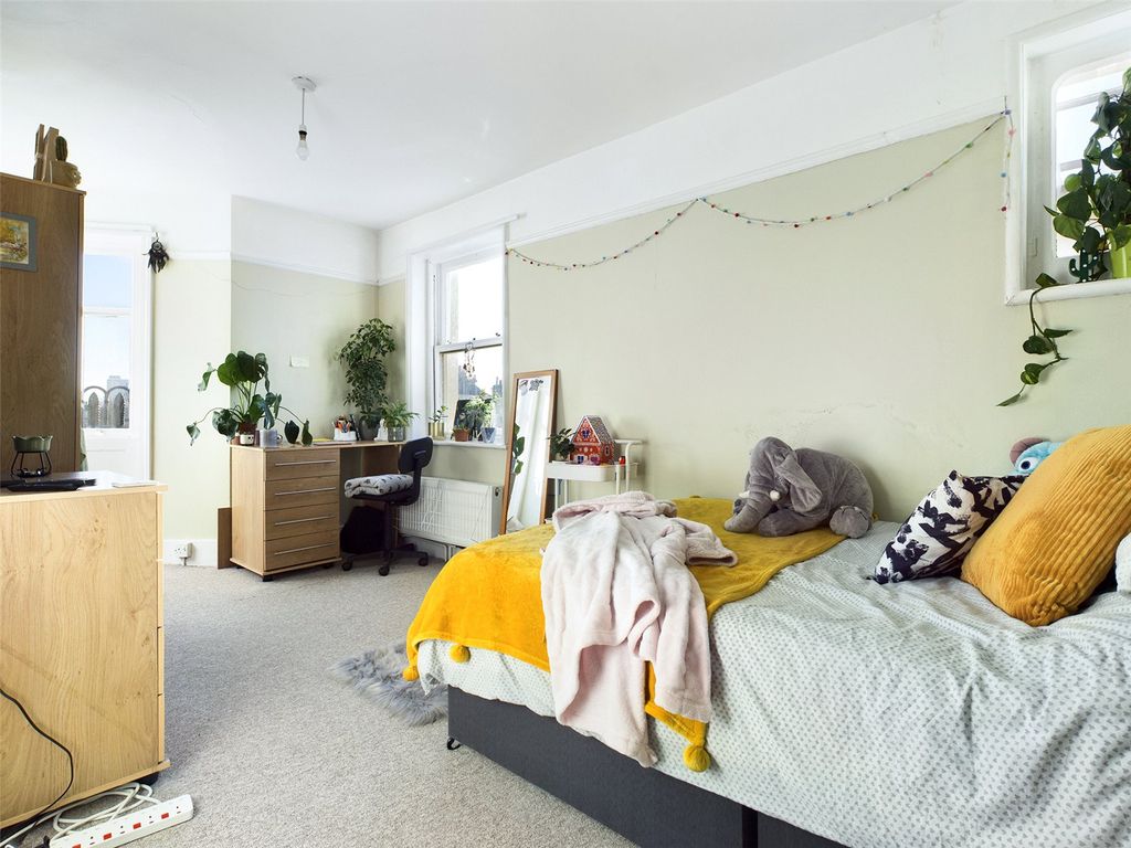 Property photo 3 of 10 Bedroom