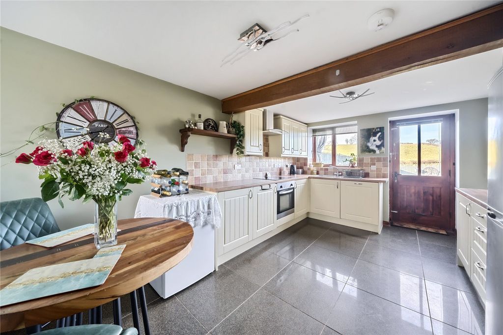 Property photo 2 of 25 Picture No. 18