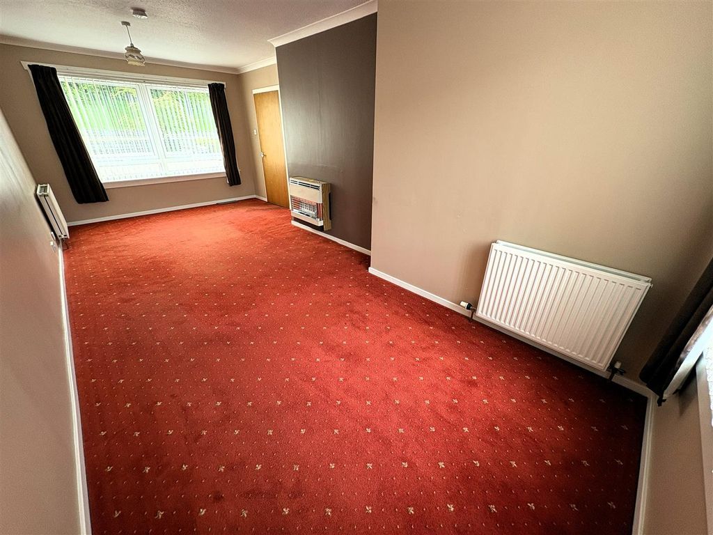 Property photo 3 of 17 Lounge