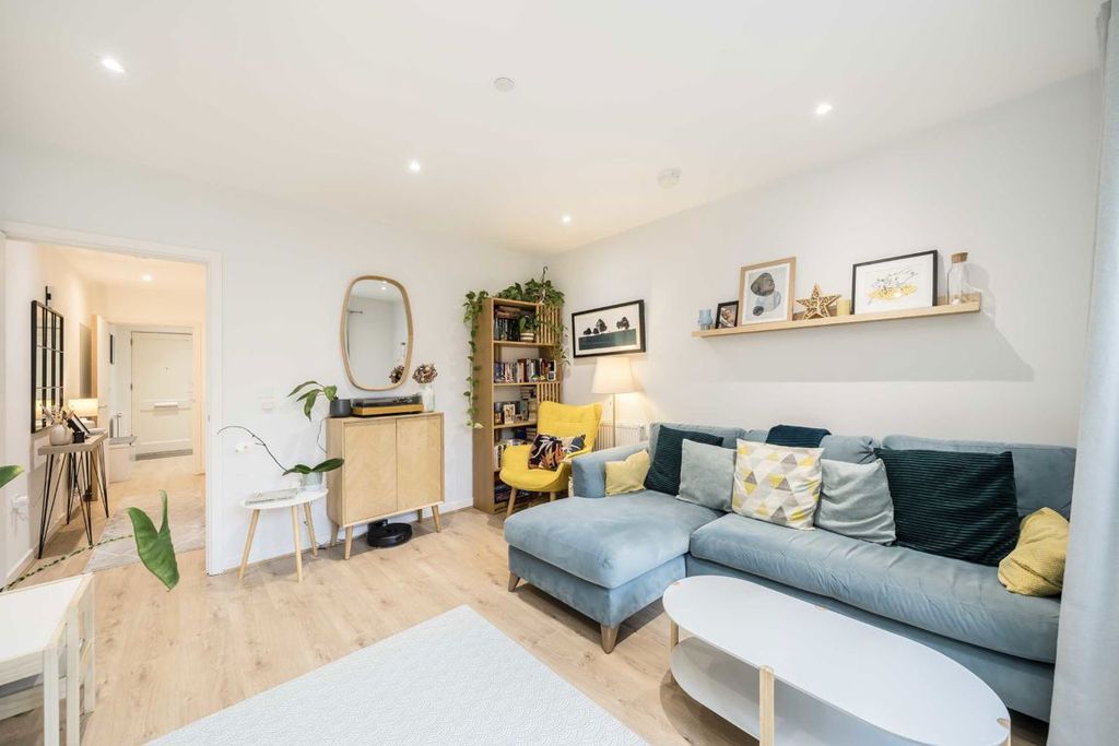 Property photo 2 of 11