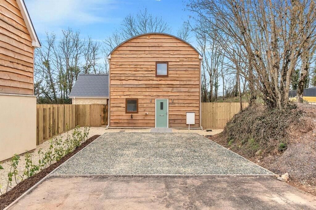 Property photo 2 of 14