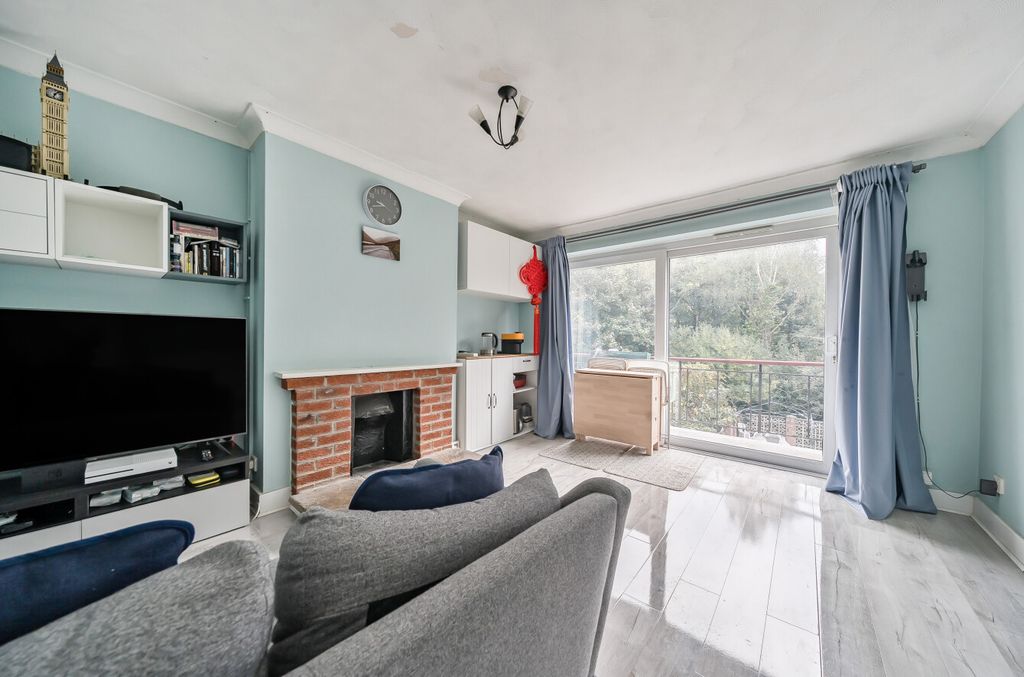 Property photo 2 of 11 1362440-20-68E630...