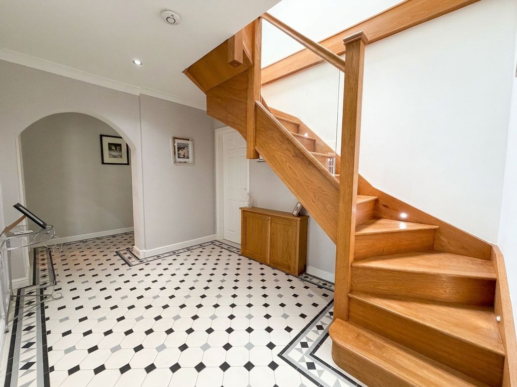 Property photo 3 of 33