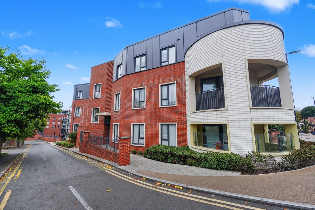 Property photo 1 of 10 Photo 11