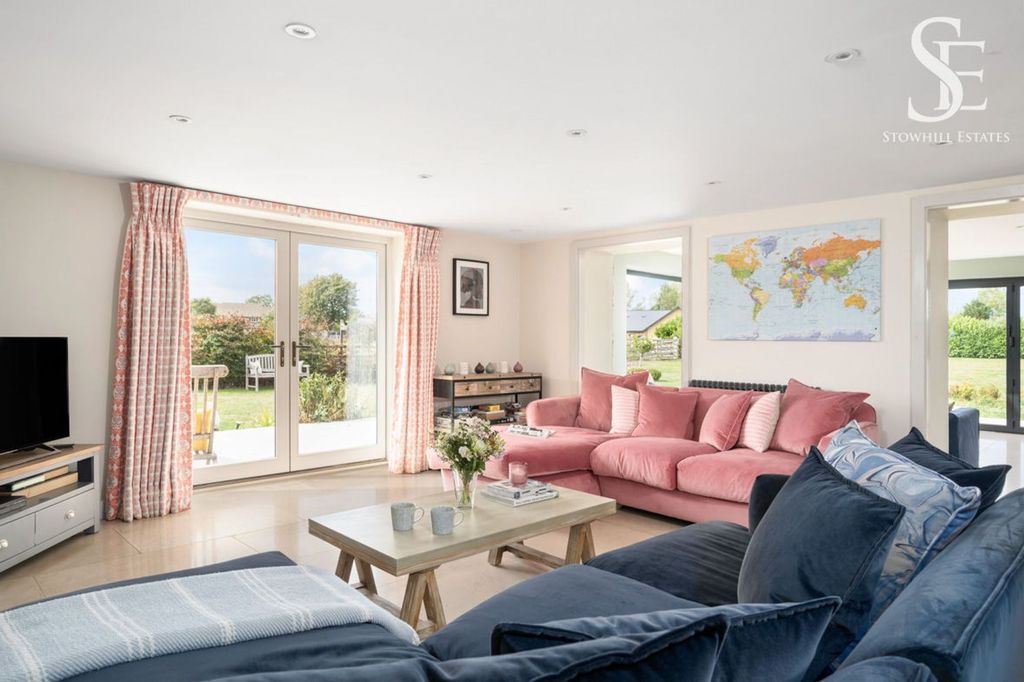 Property photo 1 of 22 Snug