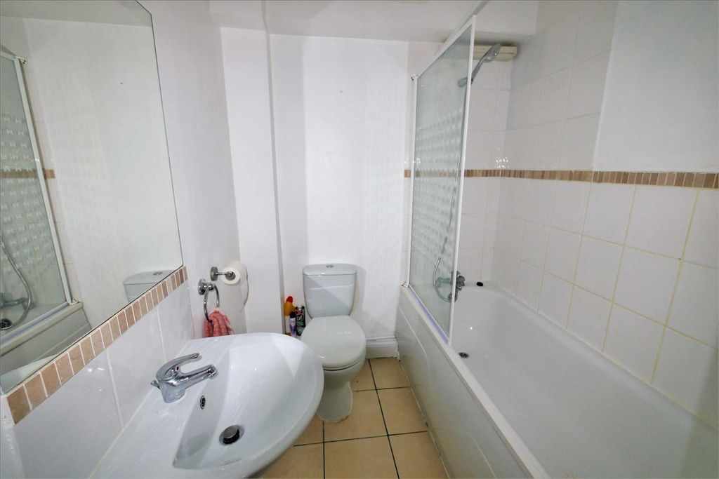 Property photo 2 of 7 Bathroom