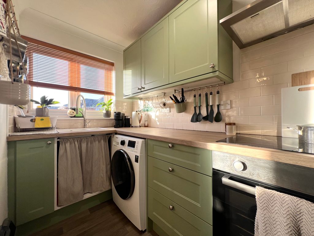 Property photo 3 of 9 Kitchen