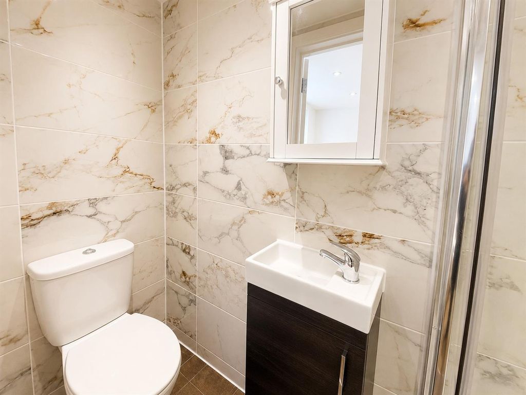 Property photo 3 of 5 En-Suite 1.Jpg