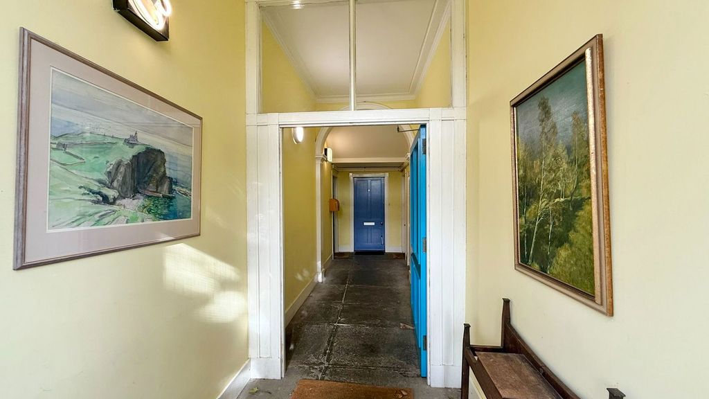 Property photo 2 of 28