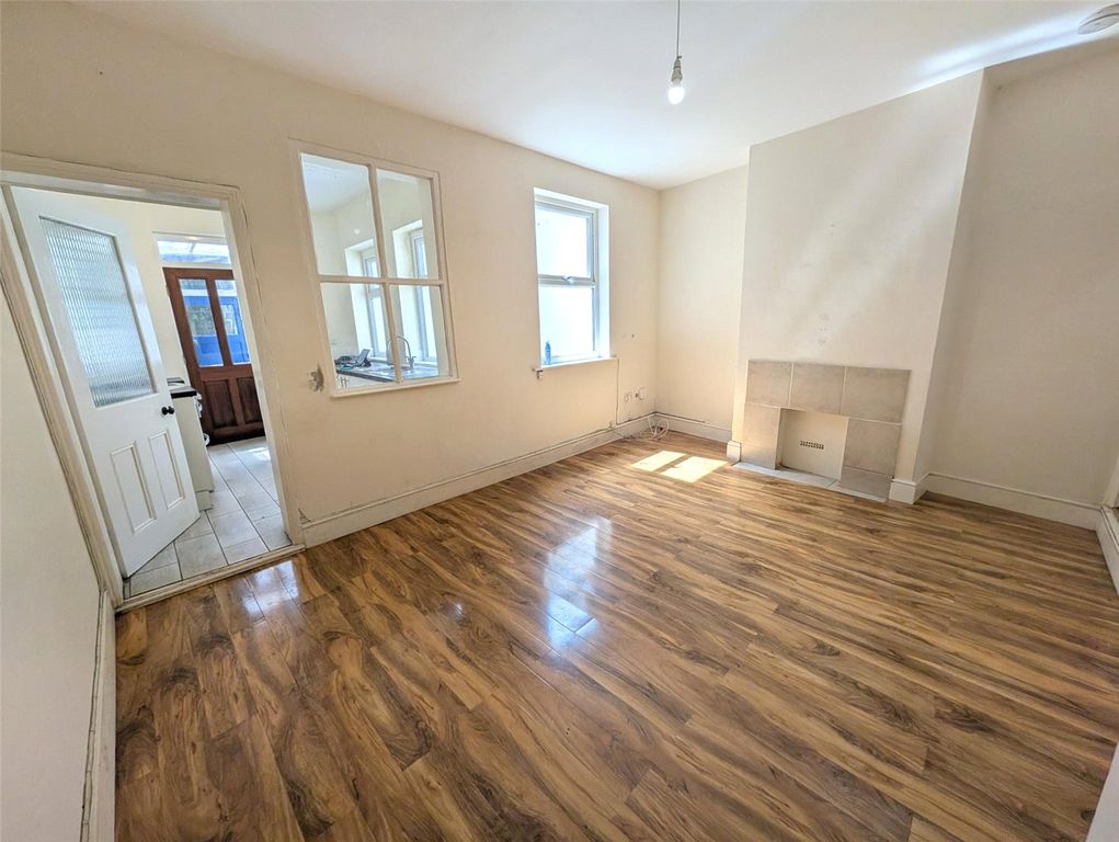 Property photo 3 of 12 Picture No. 04