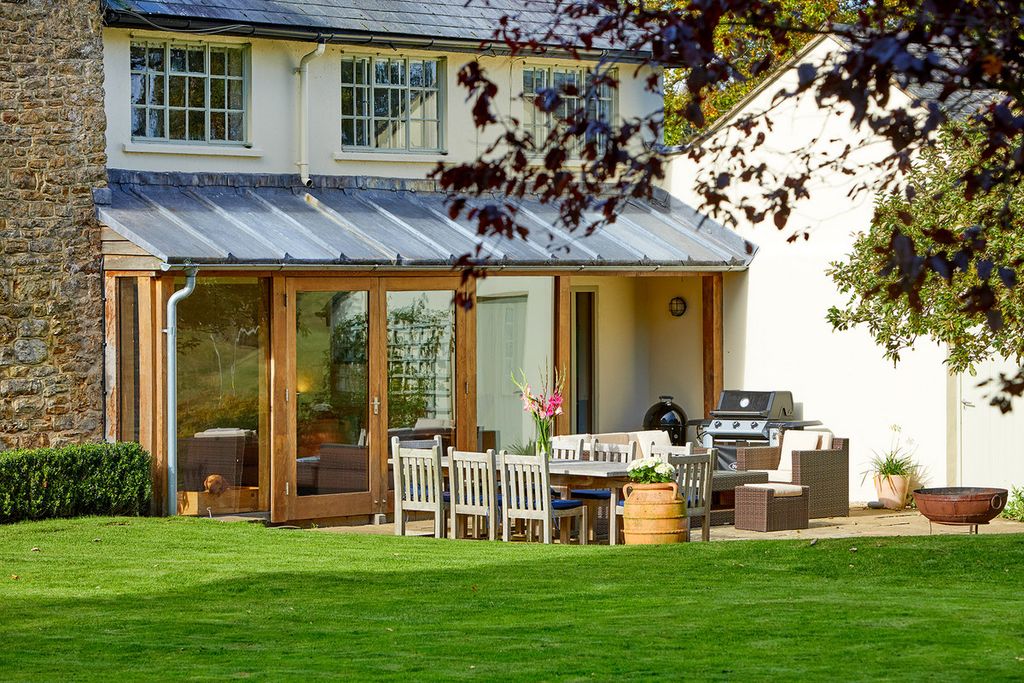 Property photo 1 of 31